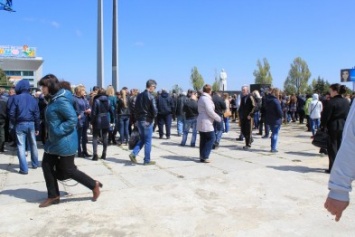 Мариупольцы искали на площади работу своей мечты (ФОТО)