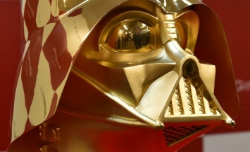 Золотой шлем Дарта Вейдера продают за $1,4 миллиона