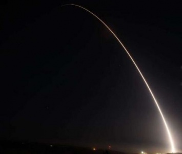 Привет, КНДР: США испытали межконтинентальную "ядерную" ракету