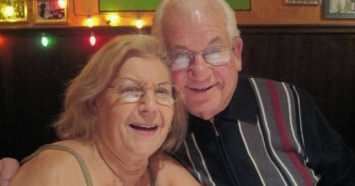 В США прожившие вместе 69 лет супруги скончались с разницей в 40 минут