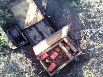 На Донетчине обнаружен очередной тайник с боеприпасами: опубликованы фото