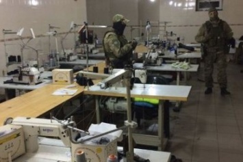 Харьковская СБУ взяла штурмом подпольный швейный цех
