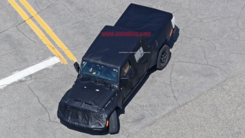 Опубликованы свежие шпионские фото пикапа Jeep Wrangler
