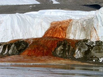 Ученые нашли источник Кровавого водопада Антарктиды