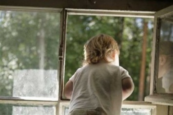 В Запорожской области пятилетний ребенок хотел выпрыгнуть в окно