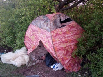 Ужас: под Полтавой мать с ребенком жили в палатке