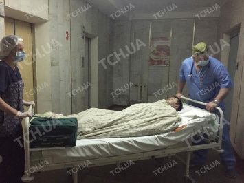 Роману Насирову сделали операцию в Киеве и укрыли новым одеялом