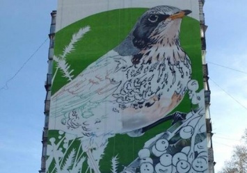 Полюбуйся: гигантская птица украсит харьковскую многоэтажку