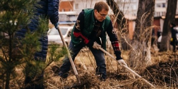 Россияне вышли на субботники, посвященные Году экологии