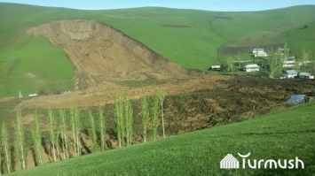 В Киргизии оползень накрыл село: десятки погибших