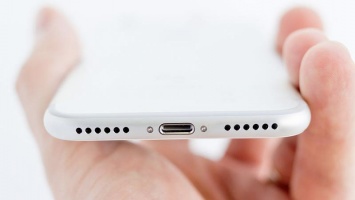 Apple разработала «умный» разъем для iPhone, исчезающий после отключения кабеля