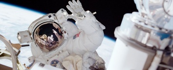 Американским астронавтам не хватает скафандров