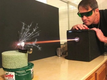 Ученые разрабатывают новые органические лазеры