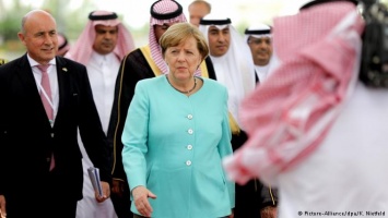 В Эр-Рияде назвали Меркель "образцом для саудовских женщин"