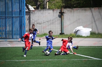 Юные бердянские футболисты успешно выступили в турнире «Кожаный мяч»