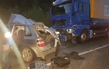 На Закарпатье Fiat столкнулся с грузовиком, трое погибших