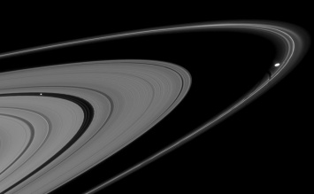 "Кассини" заснял кольца Сатурна на максимально близком расстоянии