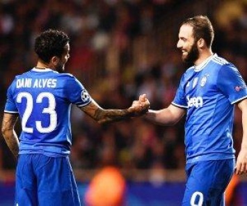 Игуаин и Дани Алвес ведут Ювентус к финалу с Реалом: смотреть голы Монако