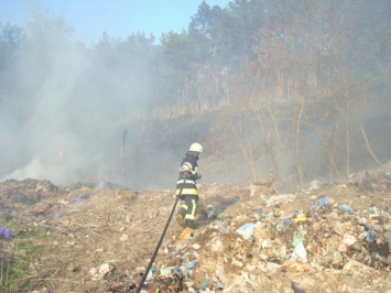 На Киевщине продолжает гореть трава и мусор: за сутки произошло 43 пожара