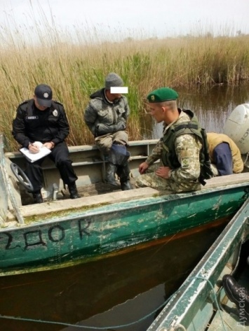Одесские пограничники задержали браконьеров с уловом краснокнижной севрюги