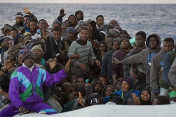 Около 200 беженцев погибли в Средиземном море