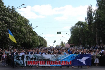 Тысячи криворожан 9 Мая прошли по улицам города Маршем Победы (фото)
