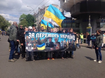 Неонацистская группировка объявила охоту на киевских "ватников"