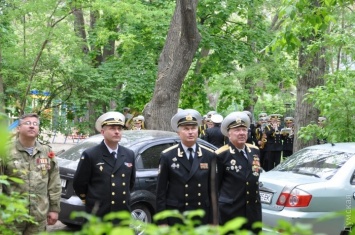 В гости к 96-летнему ветерану пришел духовой оркестр военных моряков