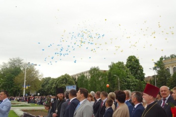 День Победы в Измаиле отметили праздничным шествием и выпустили в небо тысячи шариков