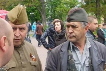 Провокаторы с «георгиевской» ленточкой пытались сорвать в Чернигове 9 мая