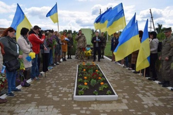 В Семеновке под Славянском открыли памятный знак погибшим спецназовцам и гвардейцам (фото)