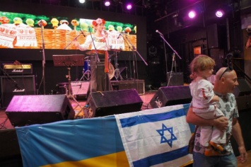 Вышиванки, вареники и волонтеры "АТО" на "Этнохуторе" - "новая Украина добралась до Израиля