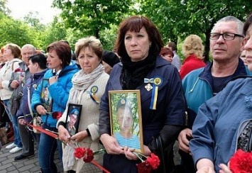 Мамы криворожан, погибших в АТО, приняли участие в открытии Аллеи Памяти