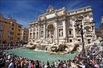 В Риме туристам могут запретить задерживаться у фонтана Треви