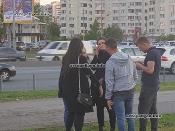 ДТП в Киеве: на Бажана водитель на Mercedes сбил ограждение и удрал. ФОТО