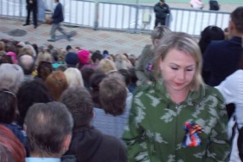 Кто веселился на "Олимпийском" в Донецке - "праздник республики" глазами очевидца (ФОТО)