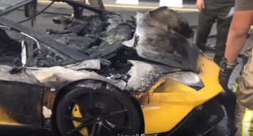 Lamborghini Aventador Roadster полностью сгорел в Дубае