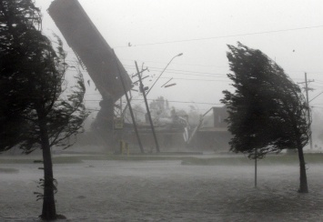 В Казани введен режим чрезвычайного положения из-за урагана