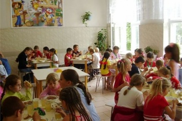 Киевские школьники будут питаться деликатесами?