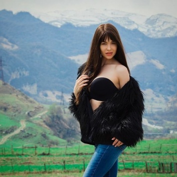 Модель Playboy из Ростова организовала откровенную фотосессию в горах КБР