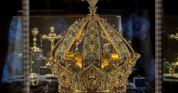 Из французского музея похитили корону за миллион евро