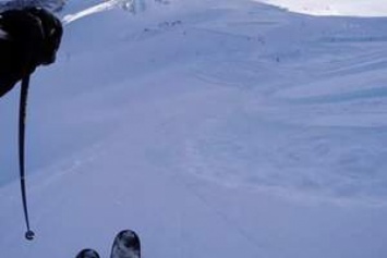Лыжник снял свое падение в глубокую расселину (видео)