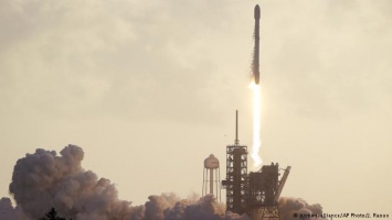 SpaceX вывела на орбиту 6-тонный спутник для WiFi