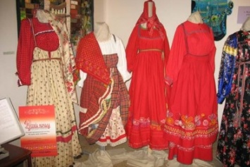 В Симферополе покажут коллекцию русской одежды конца XIX - начала XX веков