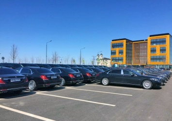 В Петербургский «Экспофорум» прибыли 300 машин Mercedes-Benz