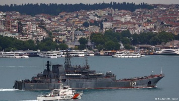 Турция усилила охрану на Босфоре из-за возможной атаки ИГ на российский флот