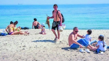 Летние вакансии: официантам предлагают 20 тысяч грн, а администраторам пляжных клубов - 12 тысяч