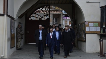 Турецкая делегация с представителями крымско-татарской диаспоры прибыла в Крым