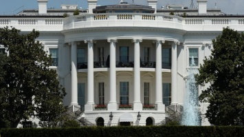 Белый дом закрыли из-за попытки проникновения