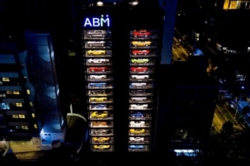 В Азии заработал 15-этажный аппарат по продаже машин